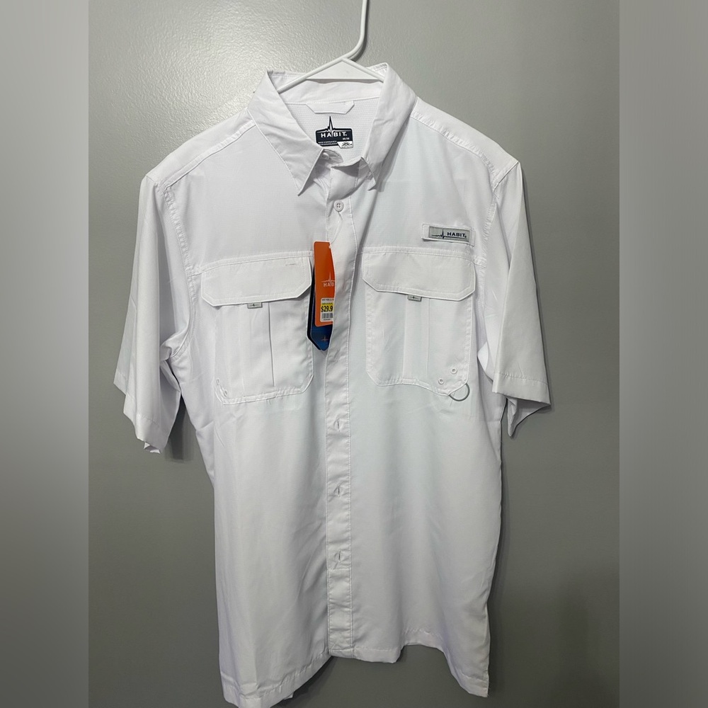 Habit mens fishing shirt, size medium. NWT.
